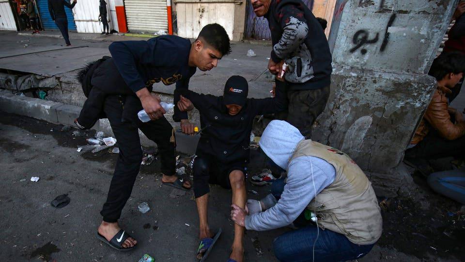 اشتباكات وسط بغداد.. ومسيرات في النجف وكربلاء