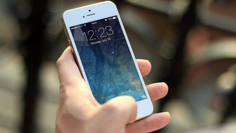 كيف تدير كلمات المرور والحسابات على آيفون وآيباد؟
