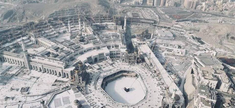 السعودية: تعقيم الحرم المكي وإغلاق صحن الطواف حول الكعبة