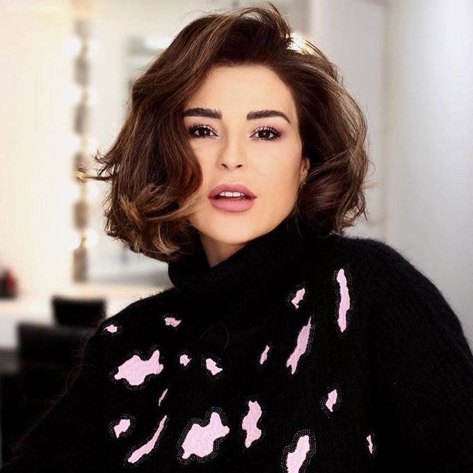 بالفيديو.. ماغي بو غصن مصابة بالهلع في المطار بسبب 