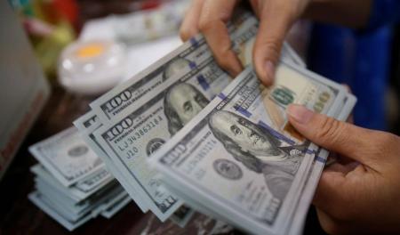 سعر الدولار لدى الصرافين اليوم