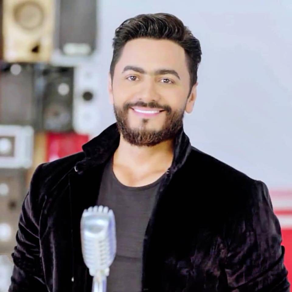 فيديو: تامر حسني يسجل دعاءً لرفع البلاء من فيروس كورونا