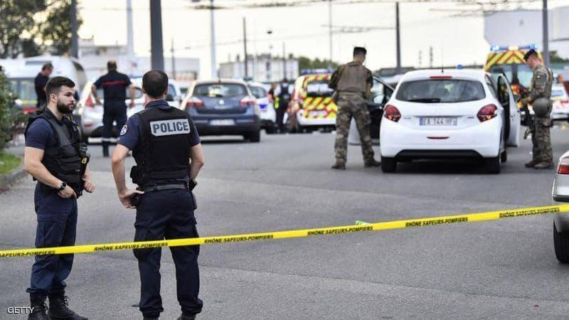 قتيلان و جرحى بحادثة طعن في فرنسا واعتقال المنفذ