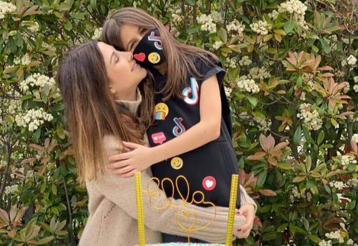 بالصور.. نانسي عجرم تحتفل بعيد ميلاد ابنتها إيلا بالكمامة