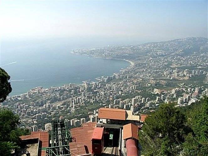 سقوط شاب من الطابق الرابع في حارة صخر
