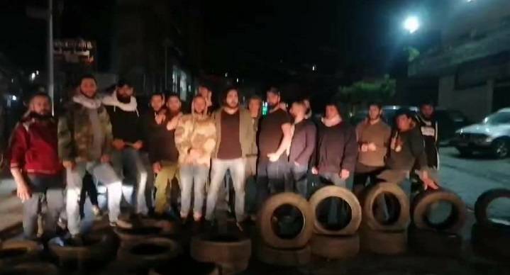 قطع طريق عام حلبا وأوتوستراد البالما