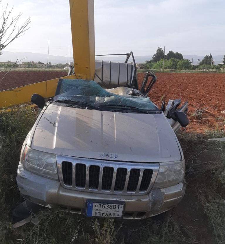 قتيل باصطدام سيارة بلوحة إعلانية في طليا