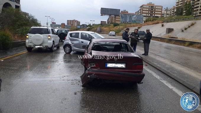 تصادم بين 3 مركبات .. وتحذير من 