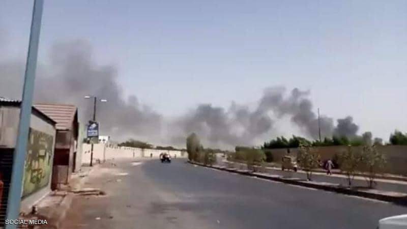 قبل هبوطها بثوان..تحطم طائرة تقل 107 ركاب فوق حي مكتظ في باكستان