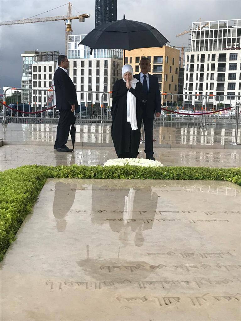 الحريري زارت ضريح الرئيس الشهيد صبيحة العيد