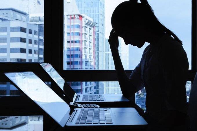 إبتزّ معلمات للتدريس
