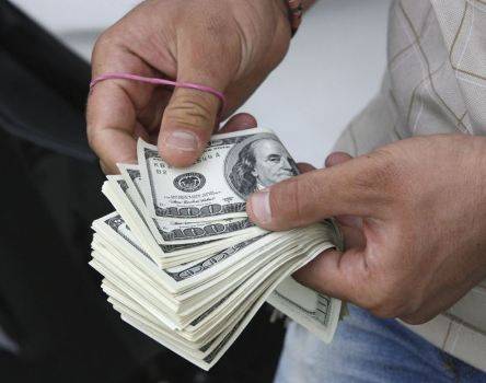 ما هو سعر صرف الدولار لليوم الجمعة؟