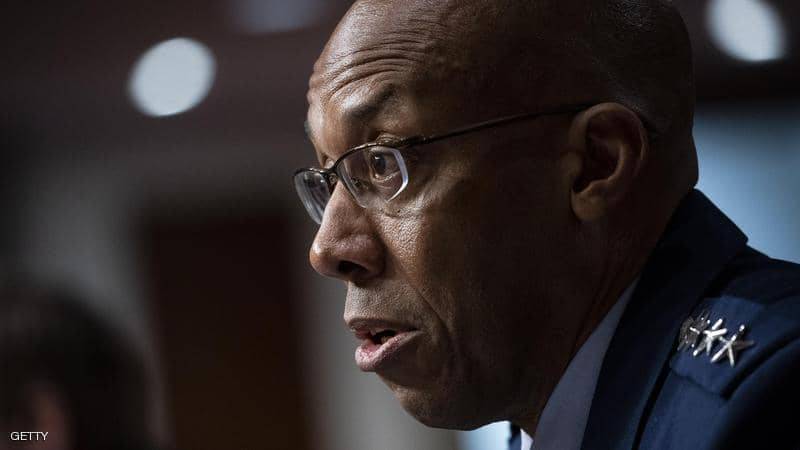 تعيين أول قائد 