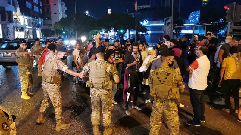 تجمع في ساحة تقاطع ايليا احتجاجاً على تردي الاوضاع الاقتصادية