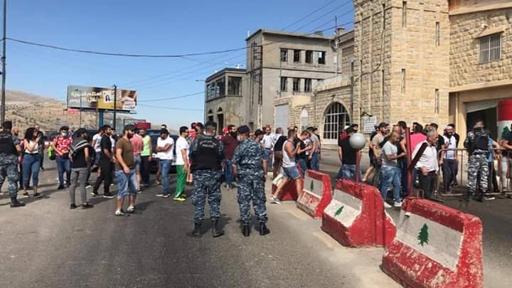 زحمة سير خانقة في ضهر البيدر.. وناشطون قطعوا الطريق