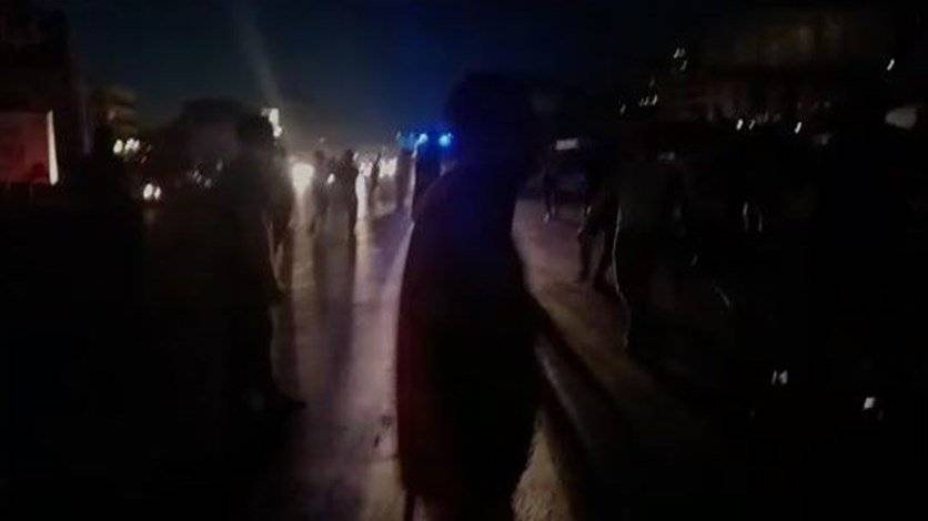 صدم متظاهر.. بعد رفض فتح الطريق في خلدة