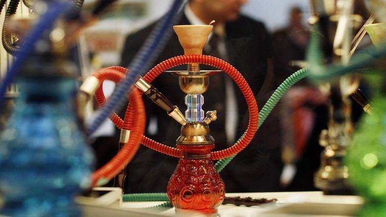 السماح بالنرجيلة في زمن الكورونا يفجّر نقاشات حادّة بين مؤيد ومعارض