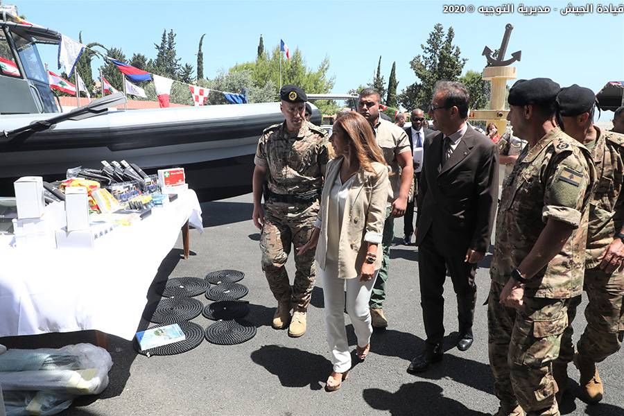 4 زوارق فرنسية إلى