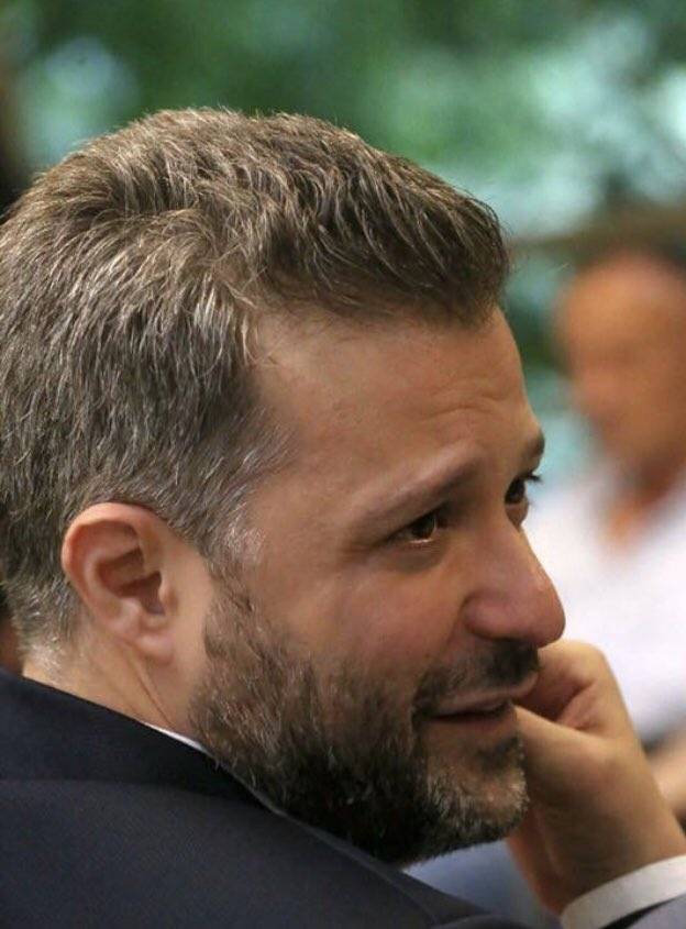 الفنان العوني زين العمر ينقلب على 