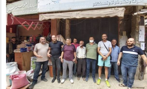التجار يقفلون مؤسساتهم في صور