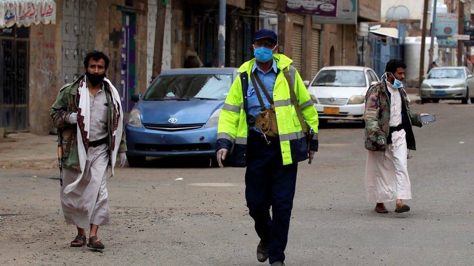 مضاربة وسوق سوداء.. شركات حوثية تعمّق أزمة الوقود