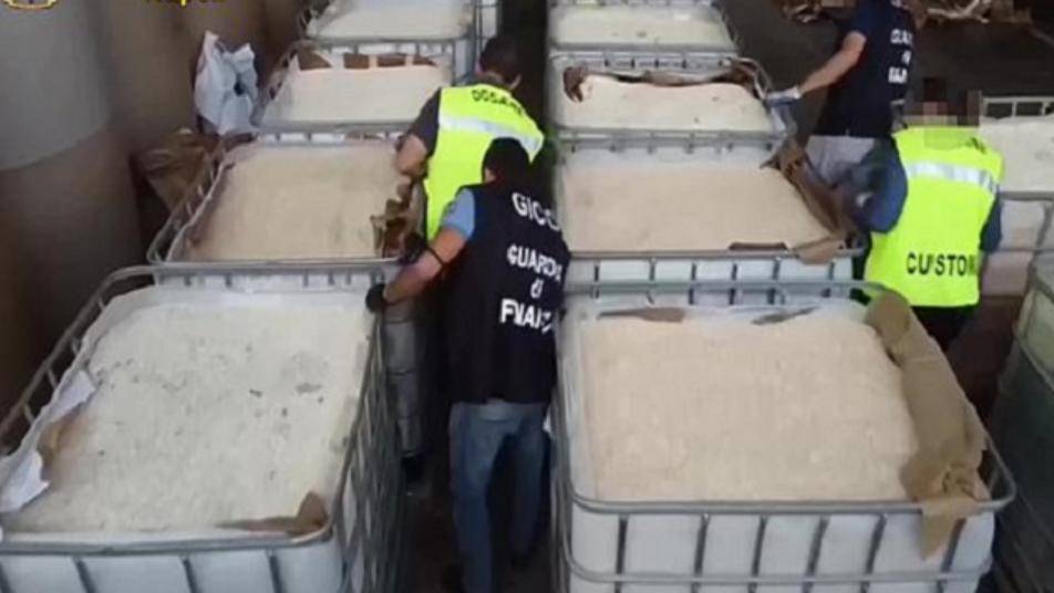 إيطاليا تصادر 14 طناً من مواد مخدرة أنتجها 