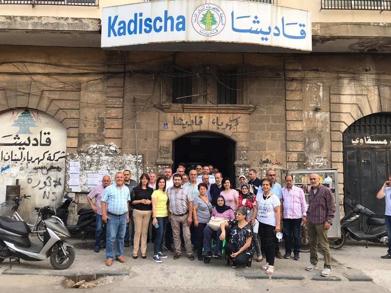 اعتصام تحذيري لموظفي كهرباء قاديشا وناشطون أقفلوا أوتوستراد التبانة