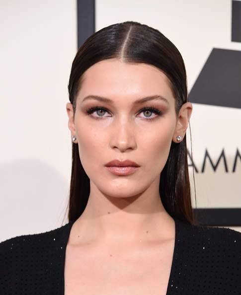 بيلا حديد غاضبة من 