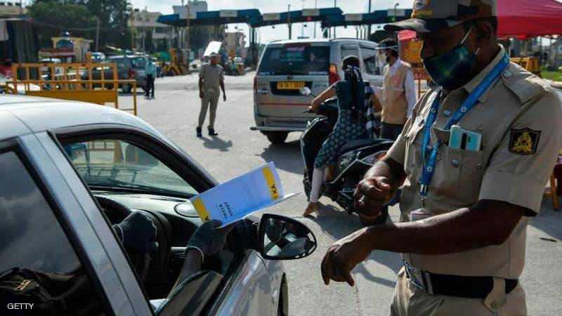الهند تقترب من مليون إصابة بـ