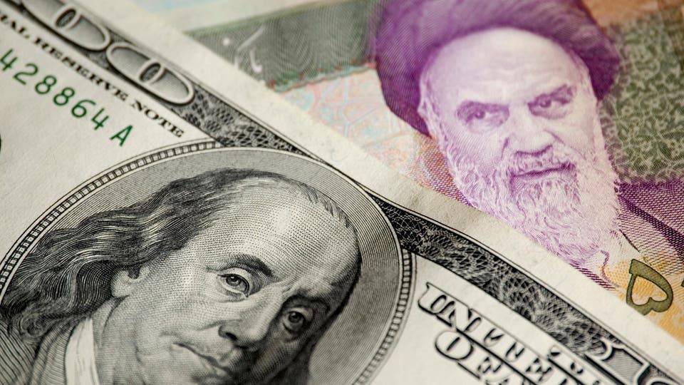 سقوط حر للعملة الإيرانية.. الدولار يتخطى 23 ألف تومان