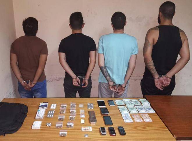 يمتهنان ترويج المخدرات والسرقة وقعا في قبضة 