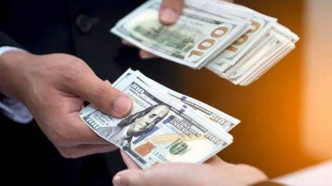 بعد انخفاضه.. دولار السوق السوداء يعاود الارتفاع