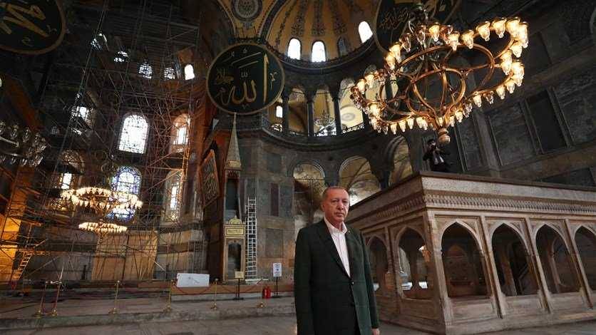 اردوغان يشارك في أول صلاة في