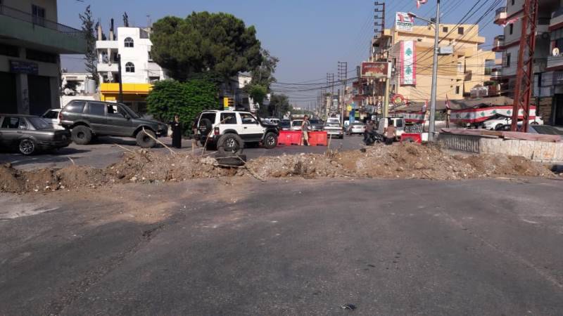 قطع طريق عام حلبا احتجاجاً على مذكرة توقيف في حق ناشطين