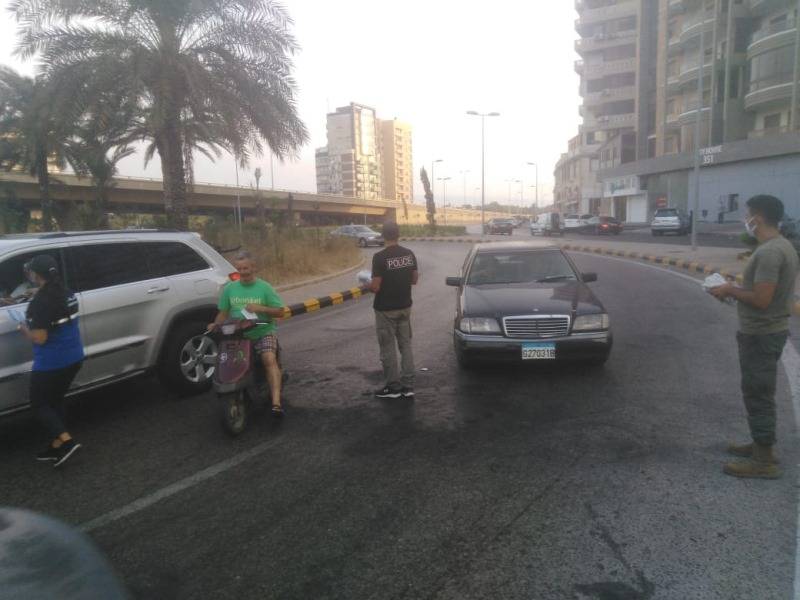 توزيع كمامات في الميناء بتوجيهات من نهرا