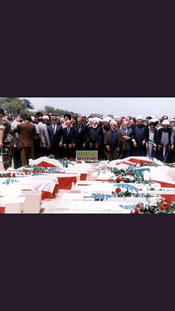 صورة نادرة ؛ الصلاة على ضحايا قانا عام ١٩٩٦