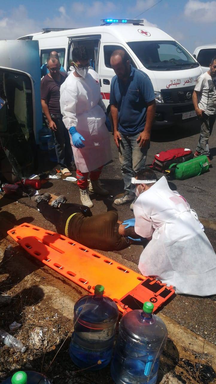 جريحان في انقلاب شاحنة
