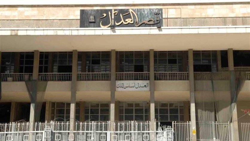 عويدات يتسلّم موقوفي تفجير المرفأ