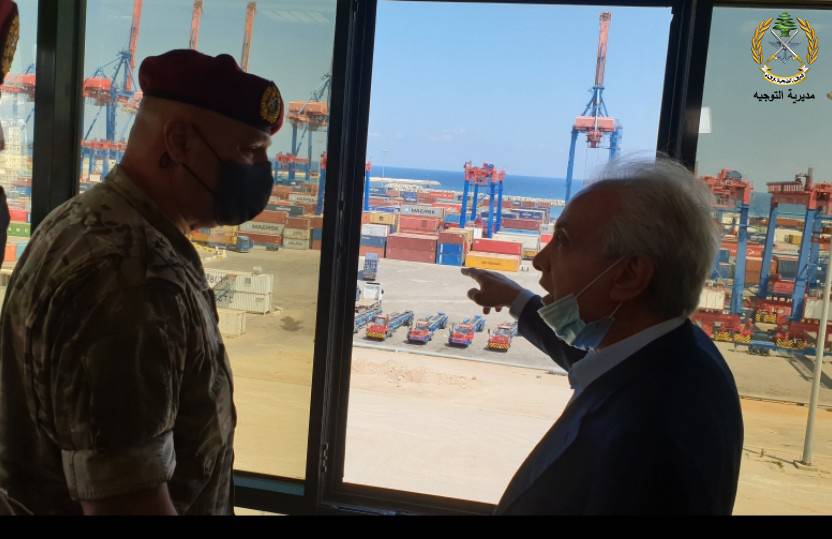 قائد الجيش يتفقد مرفأ بيروت