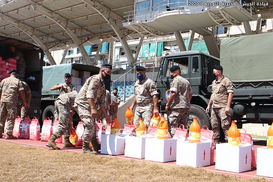 الجيش: توزيع مساعدات غذائية على العائلات المتضررة جراء انفجار المرفأ ‏