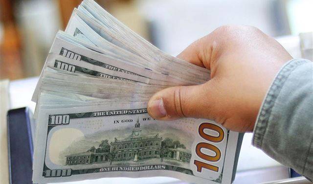 دولار السوق السوداء يتأرجح.. صعودا ونزولا