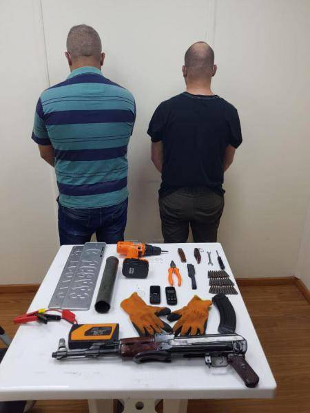عصابة سرقة سيارات 