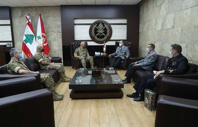 قائد الجيش يستقبل الملحق العسكري الالماني مودعاً