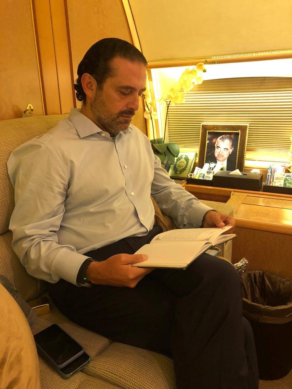 الحريري خلال رحلته إلى لاهاي