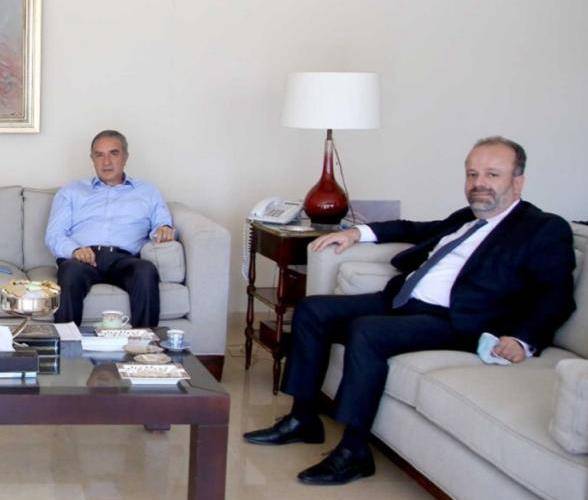 فرعون يلتقي رئيس 