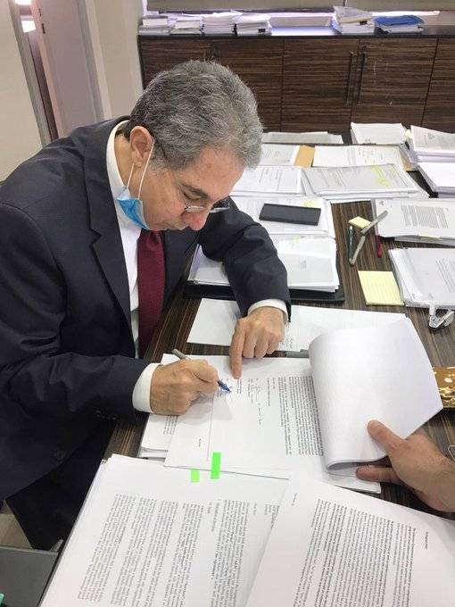 وزني يوقع 3 عقود تتعلق بالتدقيق المالي والجنائي