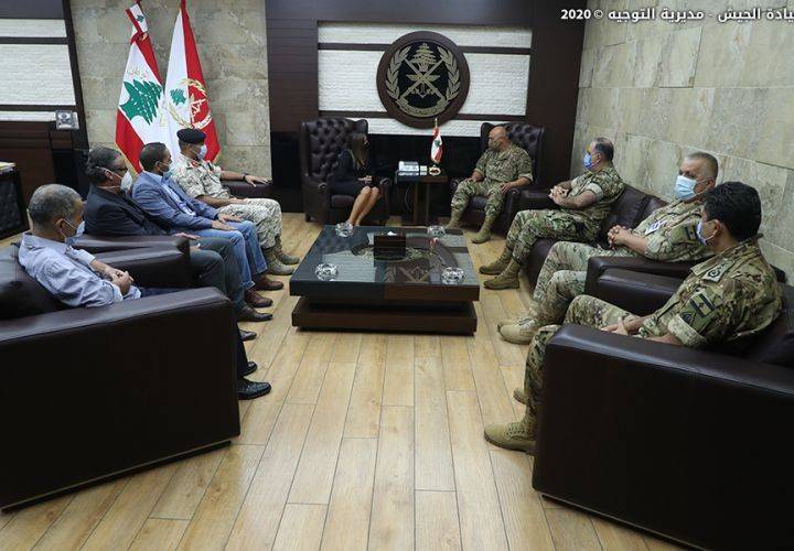 قائد الجيش التقى الخازن والقائم بأعمال السفارة الأردنية
