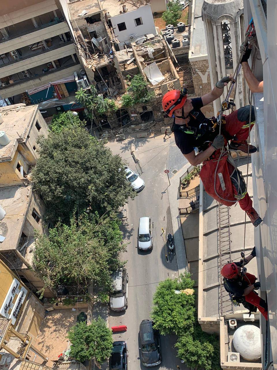 مهمات لفوج الاطفاء والفريق الفرنسي: تثبيت أجزاء آيلة للسقوط في مستشفى الروم