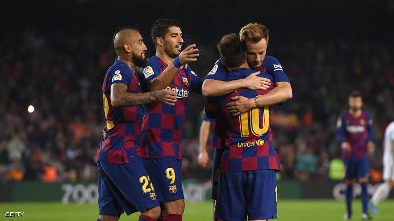 الراحل الأول.. برشلونة يعلن 