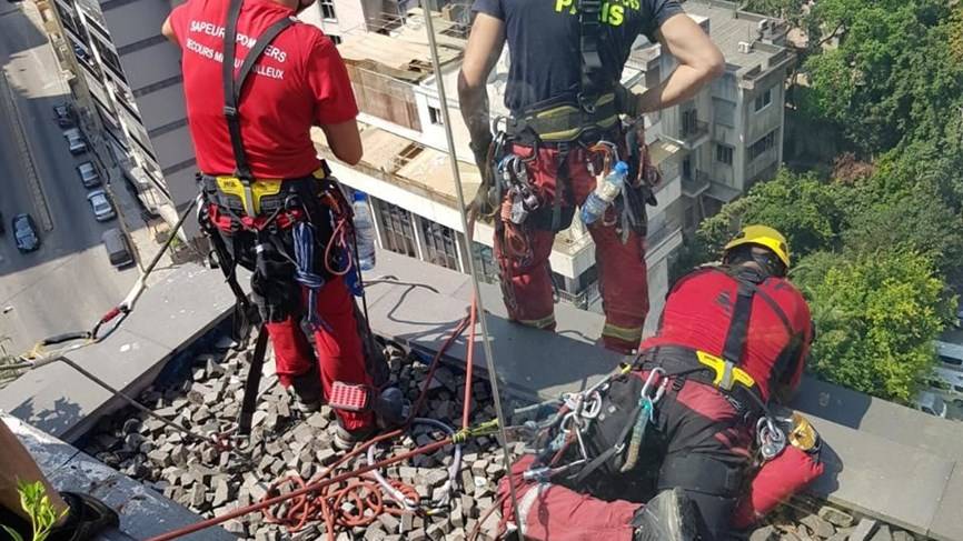 إزالة أجزاء آيلة للسقوط من محيط انفجار المرفأ